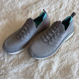 Sketchers D’lux Walker Star Stunner Sneaker Size 6.5